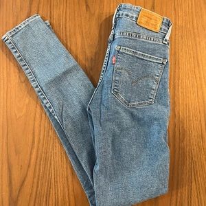 Levi 721 High Rise Skinny Jean Size 25
